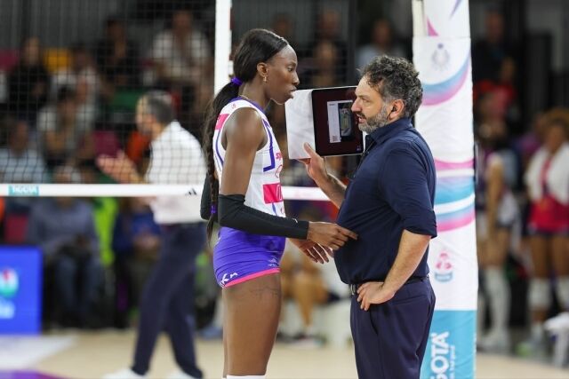 이탈리아 베로 발리 밀라노의 아포짓 파올라 에고누, 스테파노 라바리니 감독./베로 발리 밀라노 SNS