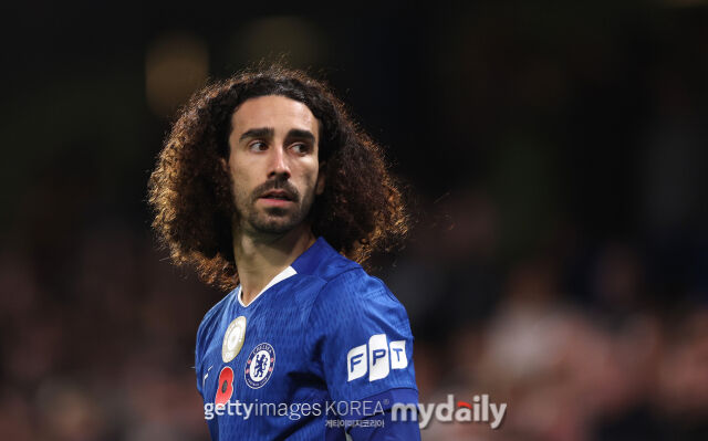 게리 네빌이 리암 로세니어 전 첼시 감독 경질 이후 엔소 페르난데스와 마르크 쿠쿠렐라를 비판했다. /게티이미지코리아