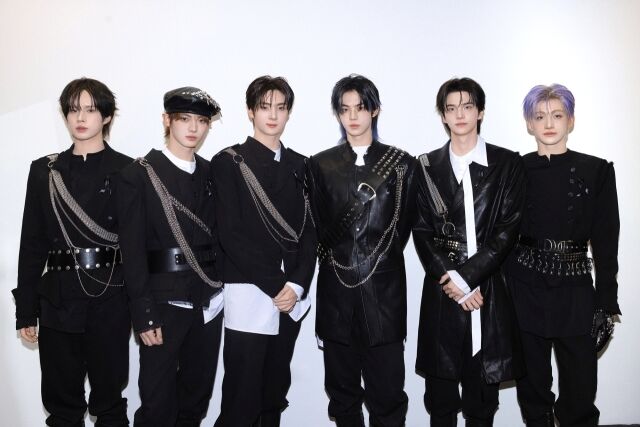 Tour 在 2025 年 MAMA 颁奖典礼上证明了其新一代表演实力。