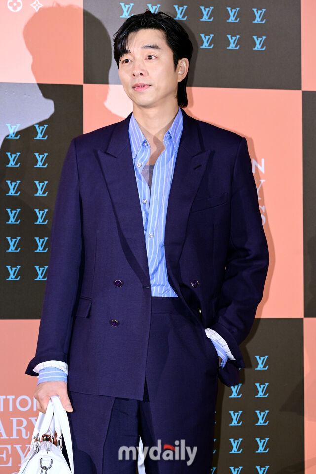 2025년 12월 3일 오후 서울 중구 신세계 백화점에서 진행된 한 브랜드 행사에 공유가 참석해 포즈를 취하고 있다