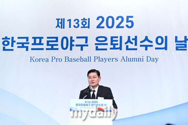2025년 12월 5일 오후 서울 호텔 리베라 청담에서 '2025 한국프로야구 은퇴선수의 날' 행사가 열렸다. 한은회 5대 회장 이종범이 인사하고 있다. 지난 2013년 설립된 은퇴선수협회(KPBAA)는 KPBAA 야구캠프, 티볼대회, 야구 교실 등 다양한 프로그램을 진행하면서 한국야구의 저변확대와 발전을 위해 꾸준히 힘써왔고, 매년 연말에는 은퇴선수가 직접 선정하는 당해 최고의 현역 선수와 아마추어 선수를 위한 시상식을 개최하고 있다./마이데일리