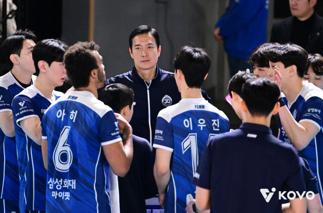 김상우 감독과 선수들./KOVO