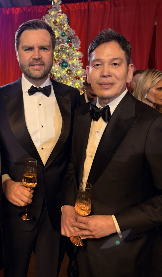 정용진 신세계그룹 회장(오른쪽)과 J.D. 밴스 미국 부통령. /신세계그룹