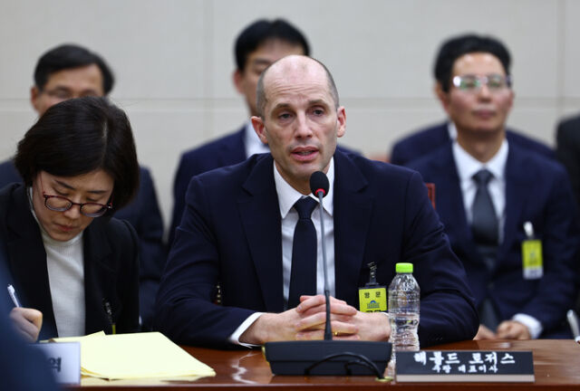 해롤드 로저스 쿠팡 임시 대표가 17일 오전 서울 여의도 국회 과학기술정보방송통신위원회 전체회의에서 열린 쿠팡 침해사고 관련 청문회에서 의원 질의에 답변하고 있다. /뉴시스