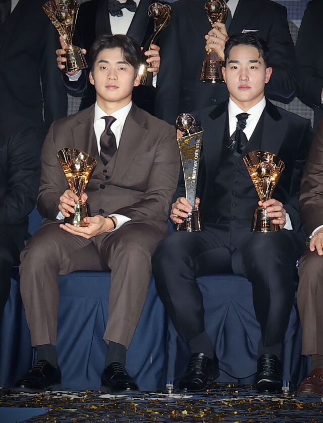 박영현과 안현민./KT 위즈