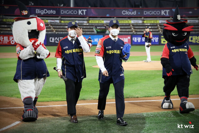 신인 시절 안현민과 박영현./KT 위즈