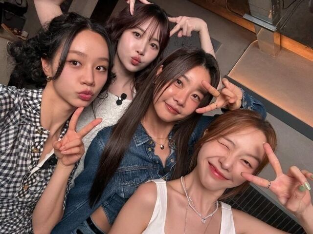 그룹 걸스데이 멤버들이 15주년 맞이해 한 자리에 모였다. / 민아 인스타그