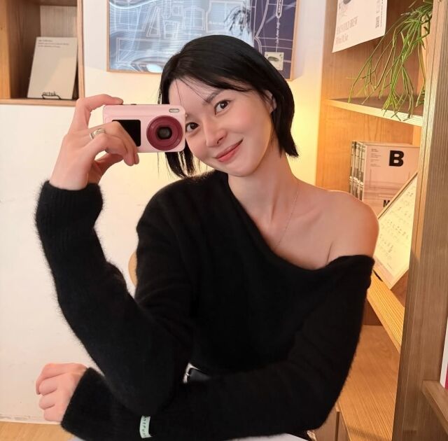 권나라가 단발로 변신하며 성숙해진 미모를 자랑했다. / 권나라 인스타그램