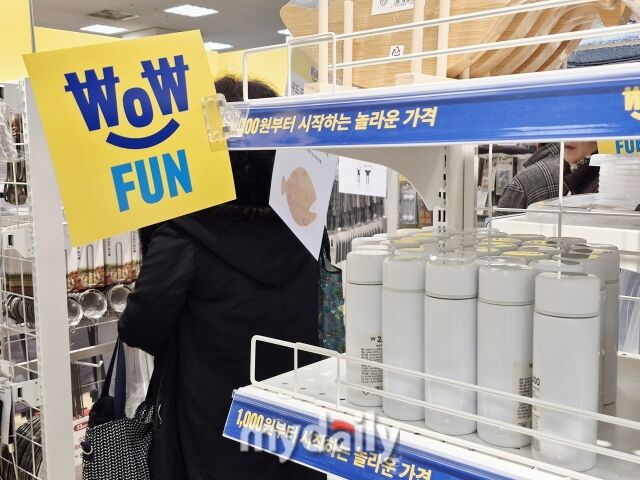 와우샵에는 1000~5000원 이하 1300개 이상 상품이 진열되어 있다. /방금숙 기자