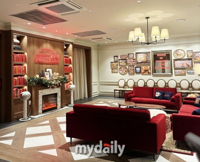 이랜드이츠가 성수에 선보인 첫 팝업스토어 ‘하우스 오브 애슐리’ 내부. /이랜드이츠