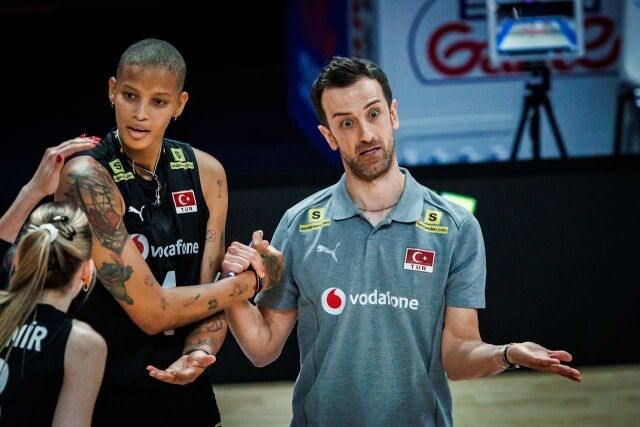 튀르키예 여자배구 대표팀의 사령탑인 다니엘레 산타렐리 감독./FIVB