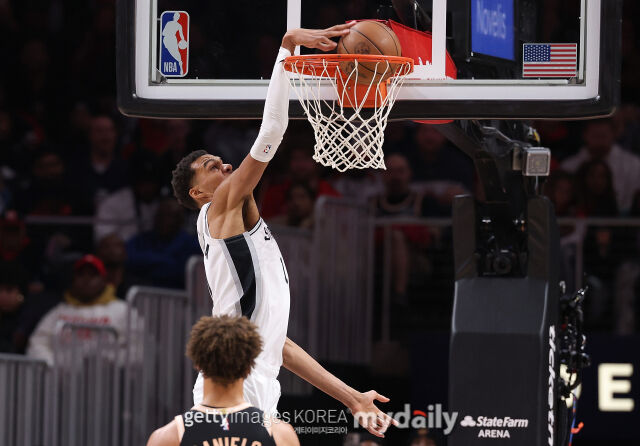 덩크하는 웸반야마. /게티이미지코리아