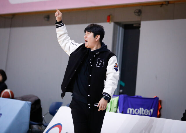 송윤기 코치./대한민국농구협회