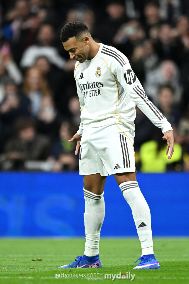 음바페가 21일 세비야와 경기에서 골 뒤풀이를 벌이고 있다. /게티이미지코리아