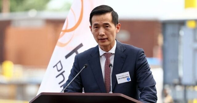 김동관 한화그룹 부회장이 지난 8월 26일(현지시간) 필라델피아 필리조선소에서 열린 미국 해사청(MARAD) 발주 국가안보 다목적선 ‘스테이트 오브 메인’호 명명식에서 환영사를 하고 있다. /뉴시스