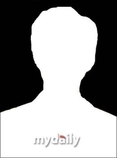 一位曾拥有百万订阅者的吃播博主殴打女友……第二次审判被判缓刑。