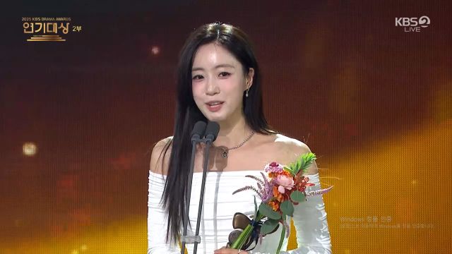 咸恩静：“♥ 金炳宇导演，一位杰出的贡献者……我的公婆也十分感激。” 优秀奖获奖感言 [2025 KBS演技大赏]
