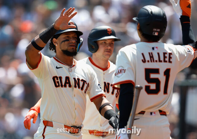 루이스 마토스(왼쪽)와 이정후./게티이미지코리아