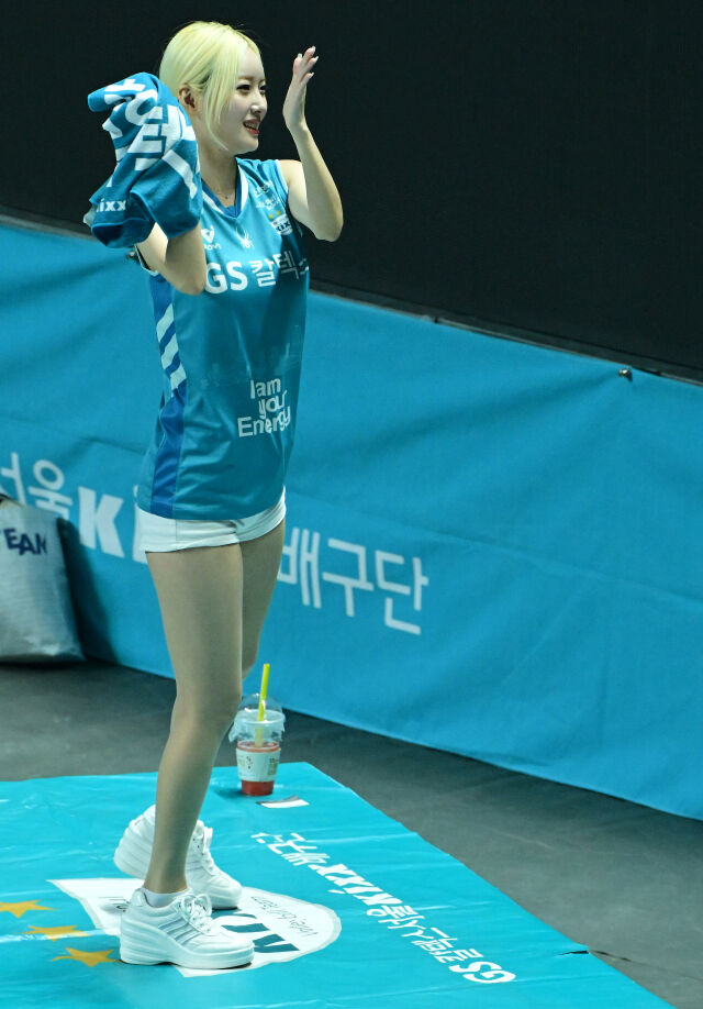 치어리더 서현숙이 응원을 펼치고 있다. / 한국배구연맹(KOVO)