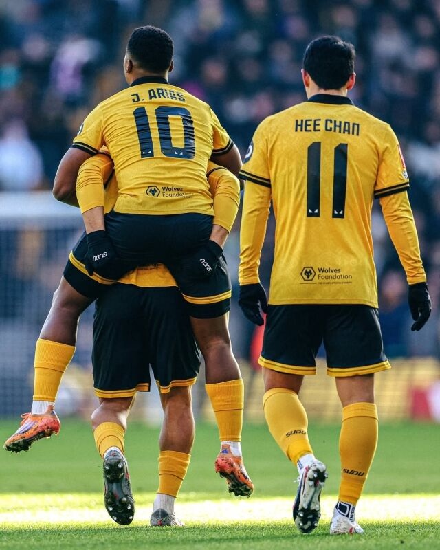 존 아리아스, 황희찬(11번)./울버햄튼 원더러스