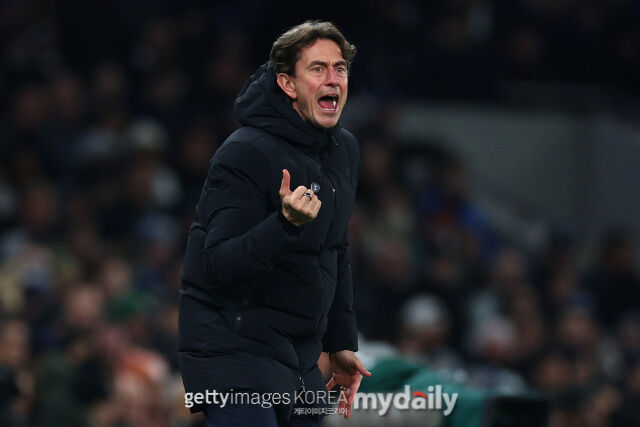 고함을 치며 선수들에게 주문을 하는 프랑크 감독. /게티이미지코리아