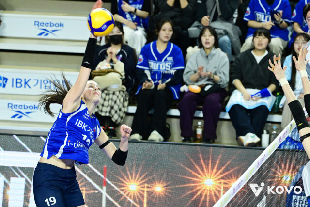 공격하는 빅토리아./KOVO