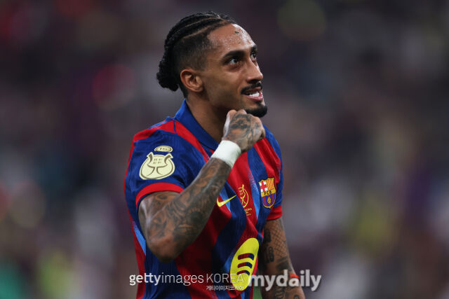 하피냐가 12일 레알 마드리드와 수페프 코파 에스파냐 결승전에서 결승골을 터뜨린 후 주먹을 불끈 쥐고 있다. /게티이미지코리아