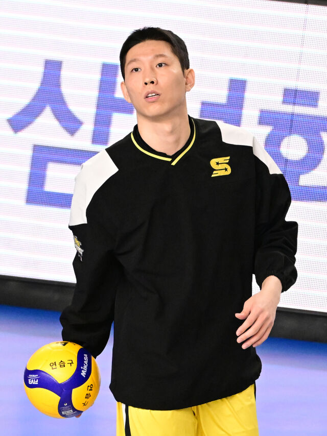 KB손해보험 황택의가 경기 전 훈련하고 있다 / 한국배구연맹(KOVO)