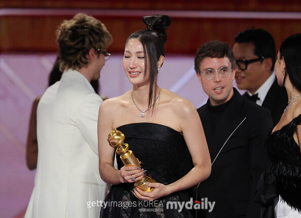 이재가 골든글로브 수상 소감 중 눈물을 보였다. / 게티이미지코리아