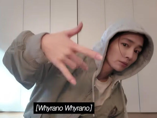 이민정이 아들 옷장에서 마음에 드는 옷을 꺼내 입고 춤을 췄다. / 유튜브 '이민정 MJ'