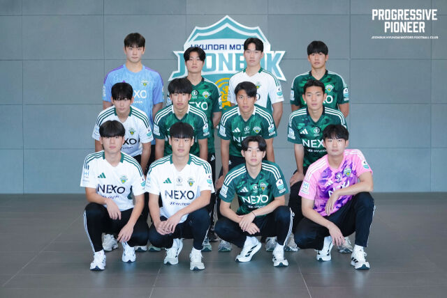 왼쪽상단부터 정대영, 곽희벽, 김주형, 문준혁, 이건희, 안태훈, 한석진, 우현수, 김수형, 김두현, 박현민, 이한결/전북 현대