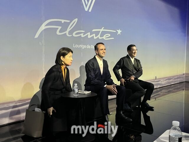 13일 서울 광진구 워커힐에서 열린 월드 프리미어 행사에서 인터뷰를 진행 중인 니콜라 파리 르노코리아 사장(가운데). /심지원 기자