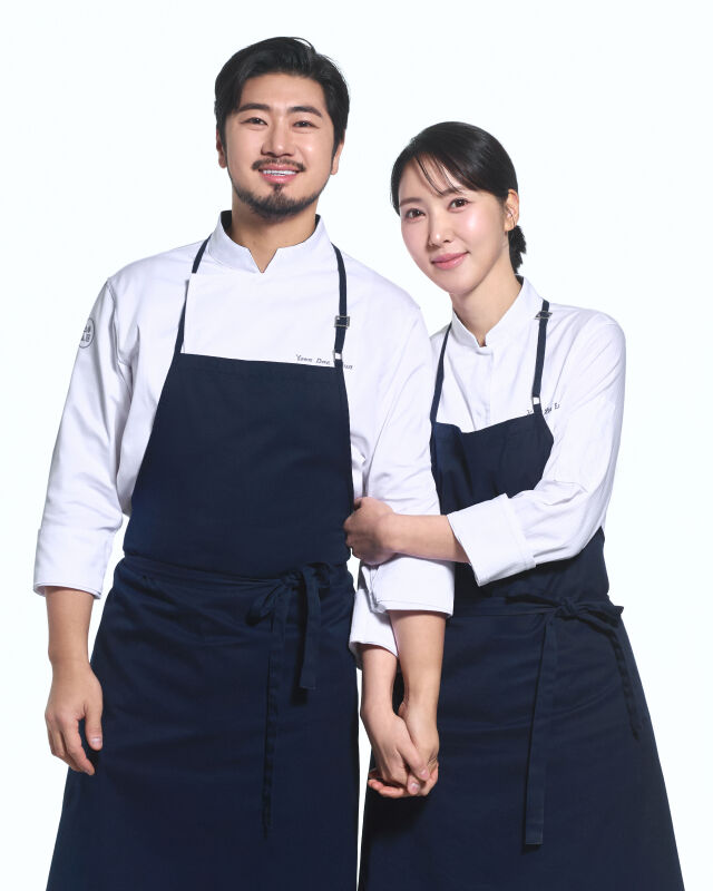 【官方消息】《黑白厨神2》中的金熙恩和她的丈夫要正式出道出演电视剧了吗？他们已与秋成勋的经纪公司签订了专属合约。