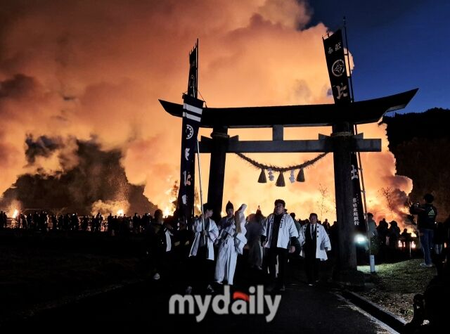 [현장] 1300년 전 백제 왕이 여기 왜?&hellip;日 시와스 마츠리, &lsquo;맞이불&rsquo; 현장을 가다