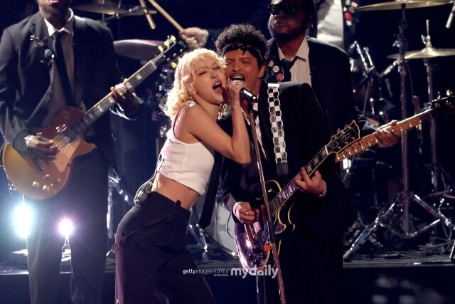 그룹 블랙핑크 로제와 브루노 마스/게티이미지 코리아