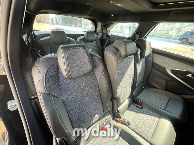 푸조 ‘올 뉴 5008 스마트 하이브리드’ GT 2열과 3열. /심지원 기자