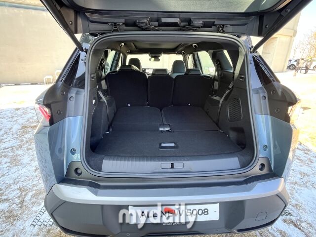 푸조 ‘올 뉴 5008 스마트 하이브리드’ GT 적재 공간. 3열이 접혀져 있다, /심지원 기자