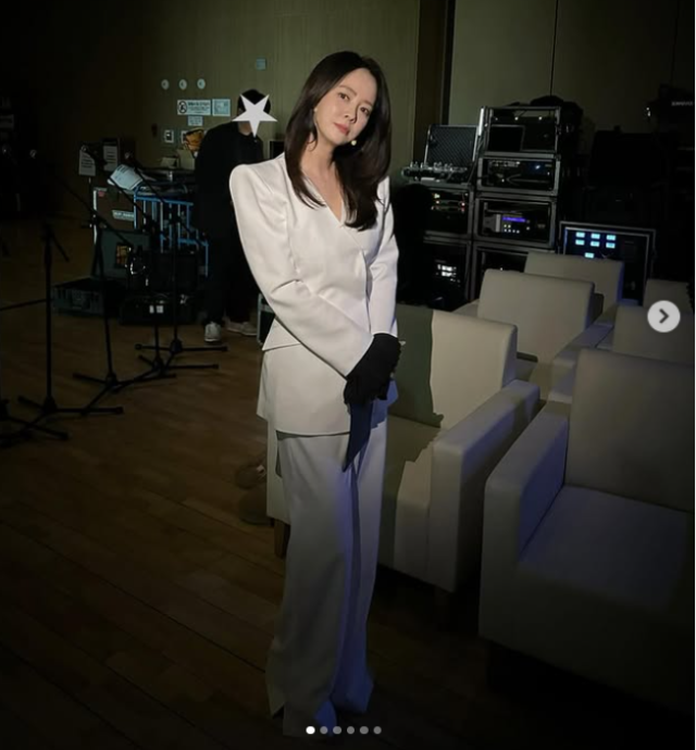 예능과 사업, 다큐멘터리까지 섭렵하며 전방위 활약을 펼쳐온 배우 송지효가 본업인 연기자로 돌아온다. /송지효 소셜미디어