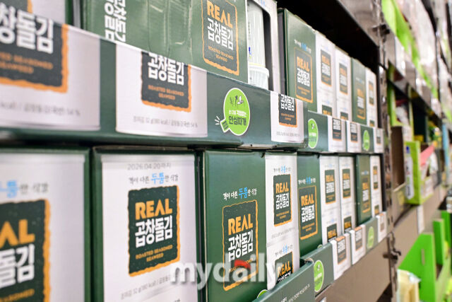 3일 오후 경기도 한 대형 마트에 진열된 김.
