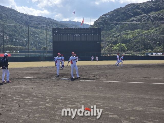 KIA 내야수들 수비훈련/아마미오시마(일본)=김진성 기자 kkomag@mydaily.co.kr