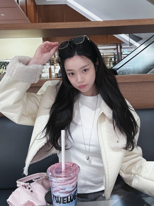 이유비가 한층 어려진 비주얼로 근황을 전했다. / 이유비 SNS