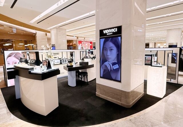 신세계 본점 지하 1층에 리뉴얼 후 처음 오픈한 비디비치 매장 전경. /신세계인터내셔날