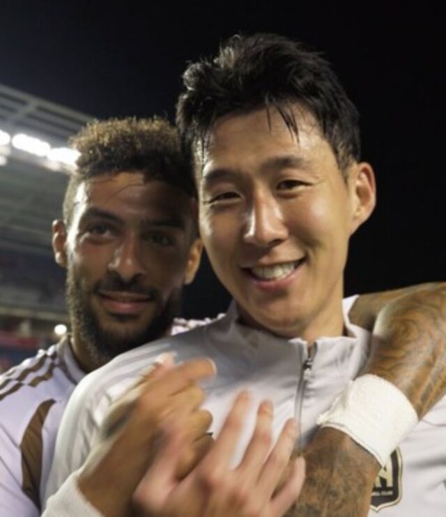 손흥민과 데니스 부앙가/풋볼 아시안