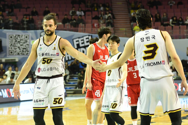 아셈 마레이와 장민국./KBL