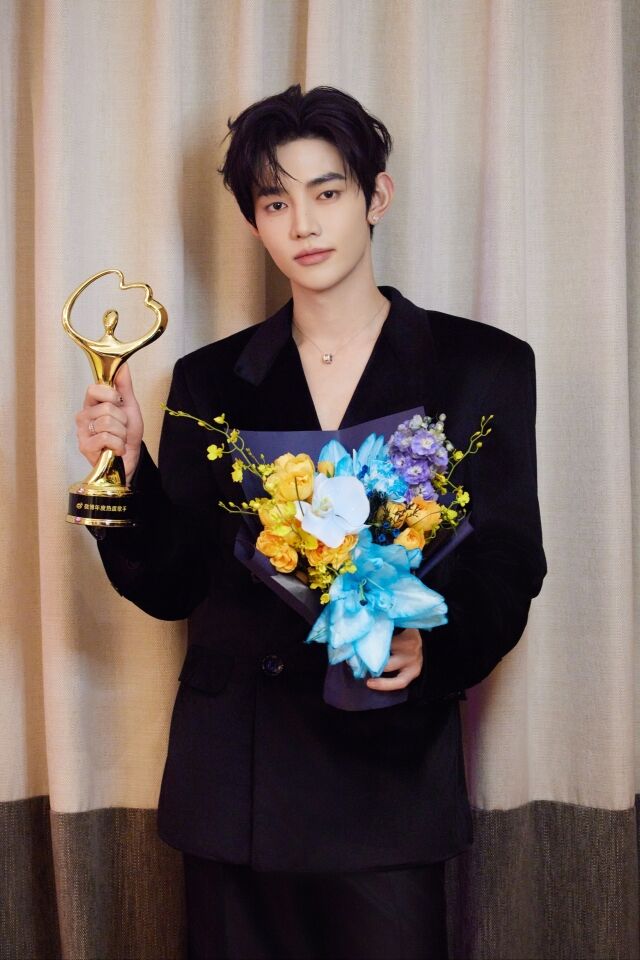 그룹 제로베이스원 장하오/웨이크원