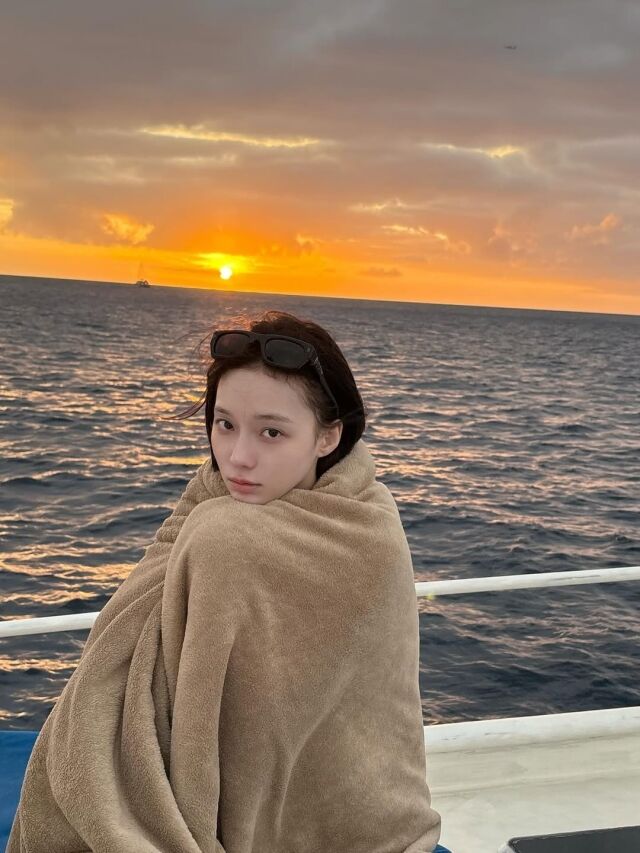 윈터가 휴양지에서 여유로운 근황을 전했다. / 윈터 SNS