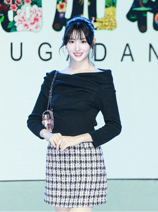 2026 F/W 패션위크에 함께 한 2025 미스코리아 재 이서현. /잡포스트