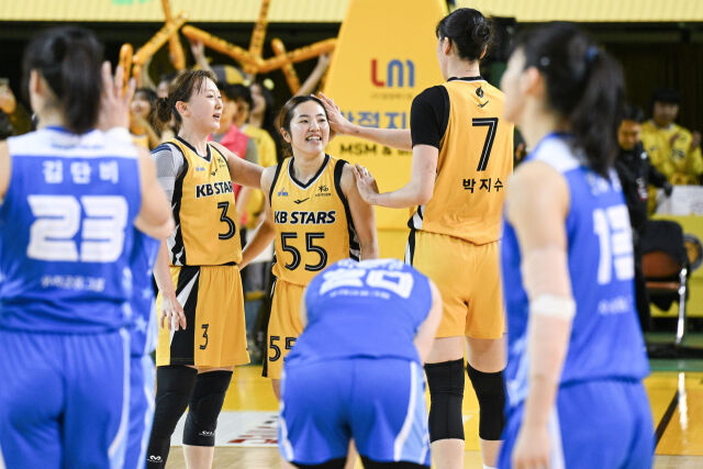 KB스타즈가 6연승을 달렸다./WKBL