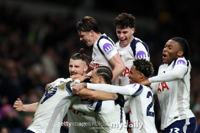 2일 맨체스터 시티와 경기에서 득점 후 함께 기뻐하는 토트넘 선수들. /게티이미지코리아