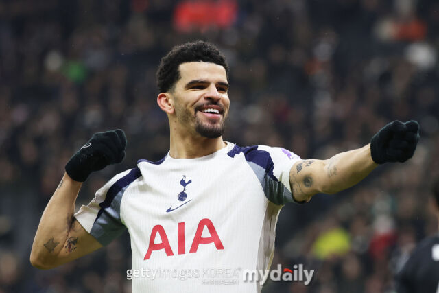 UEFA 챔피언스리그에서 골 뒤풀이를 벌이는 토트넘 공격수 도미닉 솔란케. /게티이미지코리아